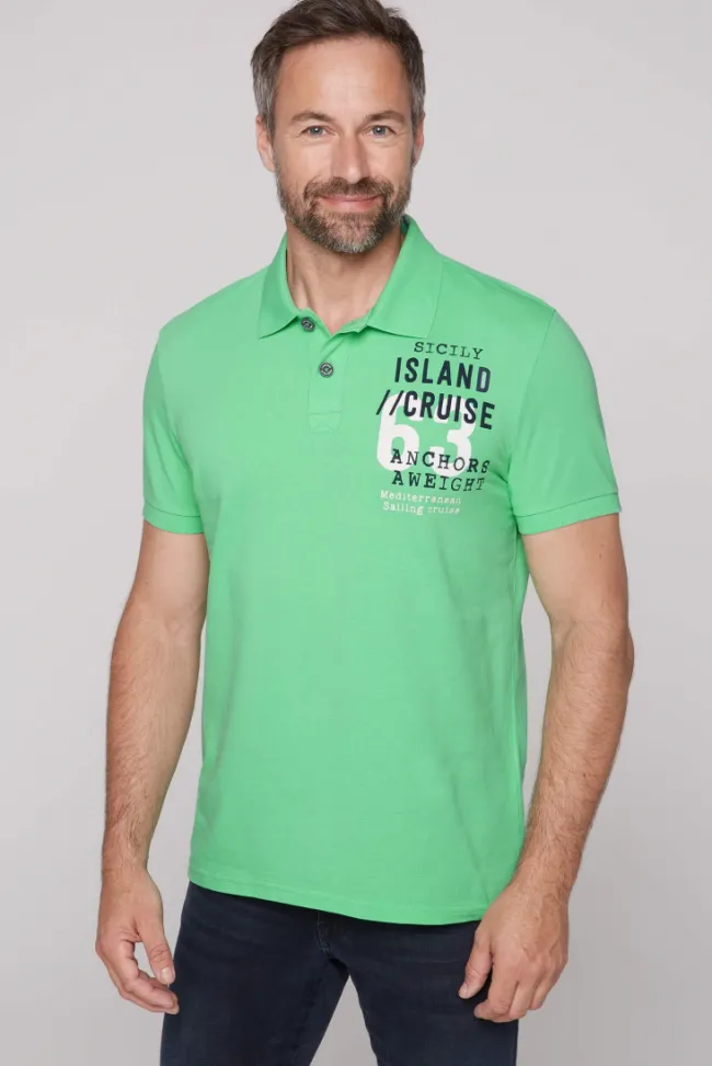 Herren CAMP DAVID & SOCCX Kurzarmpolo aus Pikee mit Label Print regatta green