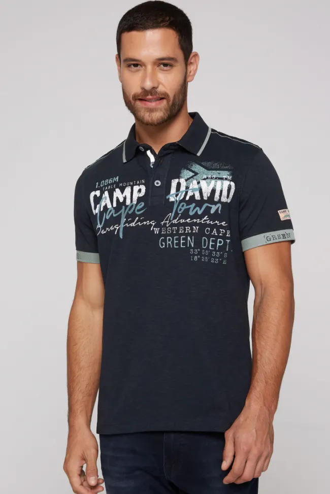Herren CAMP DAVID & SOCCX Kurzarmpolo mit Flockprint und Tapes blue navy