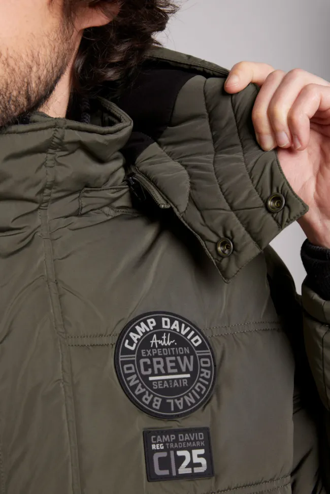 Herren CAMP DAVID & SOCCX Lange Steppjacke mit Kapuze und Rücken-Artwork medium khaki