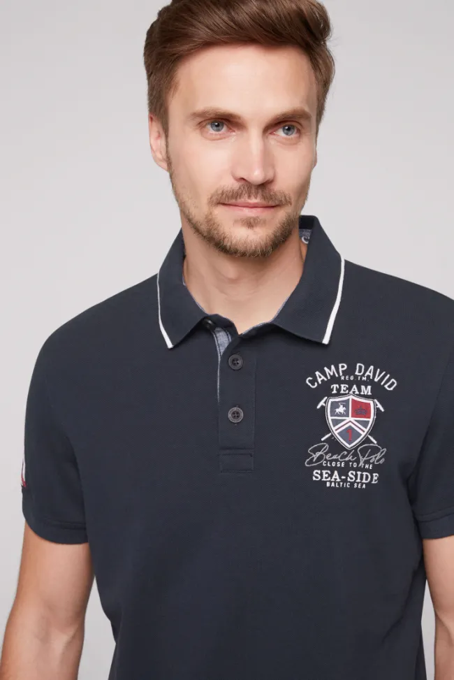 Herren CAMP DAVID & SOCCX Pikee-Polo mit Label Patches und Stickereien blue navy