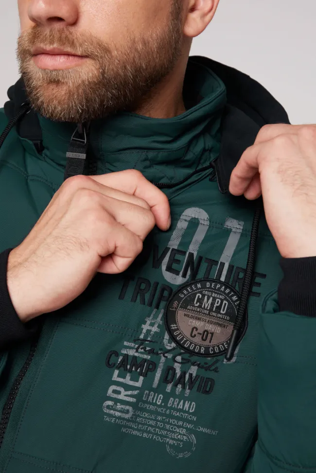 Herren CAMP DAVID & SOCCX Strukturierte Steppjacke mit abtrennbarer Sweatkapuze deep green