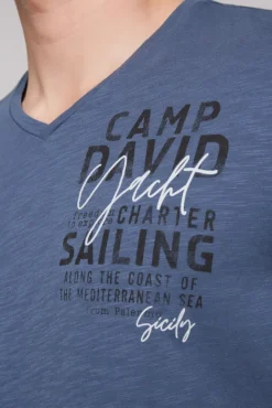 Herren CAMP DAVID & SOCCX T-Shirt mit V-Neck und Print blue haze | S