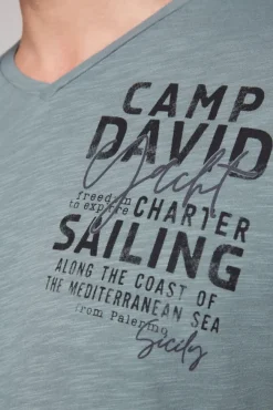 Herren CAMP DAVID & SOCCX T-Shirt mit V-Neck und Print grey green | S